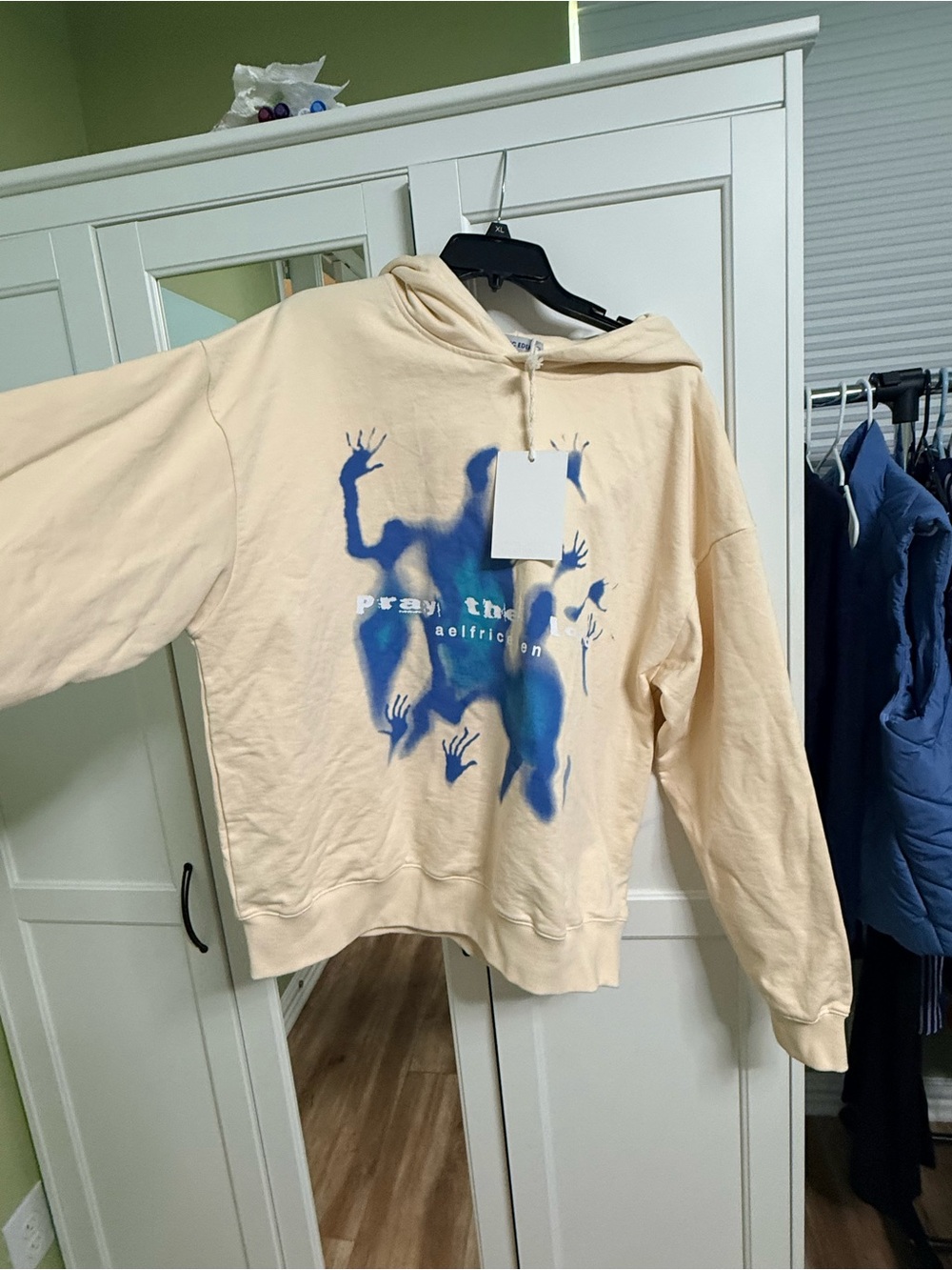 Aelfric Eden Beige Crewneck Sweatshirt with Blue Graphic